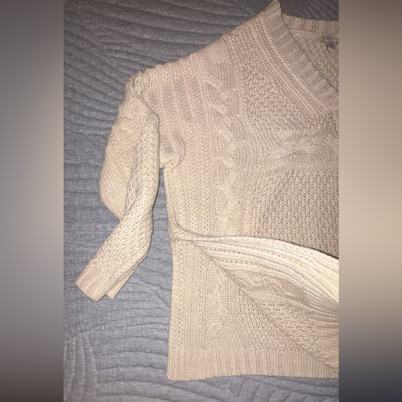 Cozy Casual Cable Knit Oversized V-Neck Sweater - Picture 5 of 8